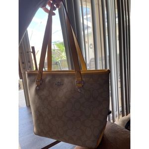Coach F34603 Signature Zip Top Khaki/Canary Tote